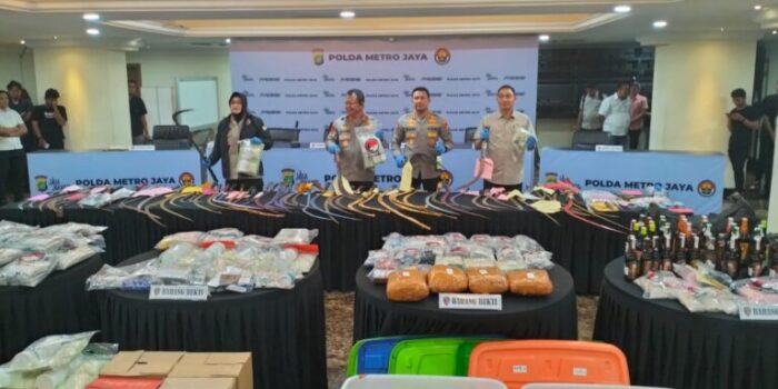 Polda Metro jaya Menangkap 937 Pelaku Narkoba dan Sajam Disita Massif