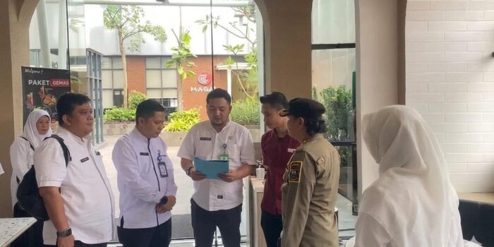 Tak Cukup Stiker, Bapenda Ancam Segel dan Sita Restoran Bandel di Tangerang