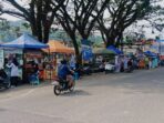 Potret Deretan PKL di Depan Terminal Bayah yang Diduga Dipalak Rp10 Ribu Per Hari Pedagang kaki lima di depan Terminal Bayah Lebak Banten diduga jadi korban pungli Rp10 ribu per gerobak oleh oknum