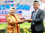Wabup Tangerang Intan Nurul Himah Serahkan Tumpeng di Tasyakuran Purnawiyata SDN Peusar Wakil Bupati Tangerang Intan Nurul Himah hadiri tasyakuran purnawiyata SDN Peusar Tigaraksa serahkan tumpeng tegaskan sekolah swasta gratis bertahap