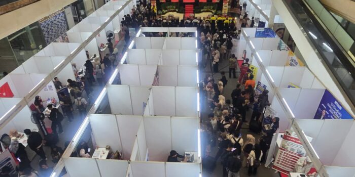 Puluhan booth perusahaan dan ribuan pencari kerja padati Job Fair Kota Tangerang 2026 di Mall Metropolis Town Square dengan 15.000 lowongan