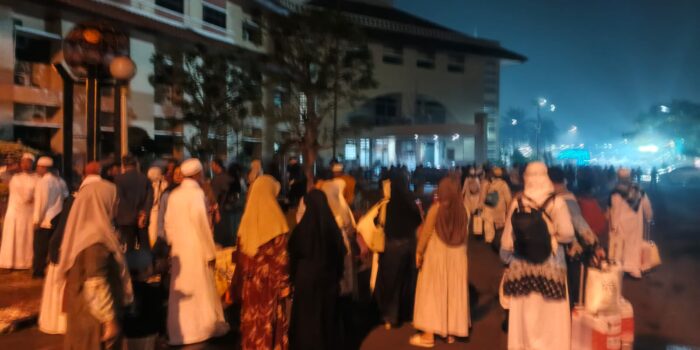 Jamaah haji Kloter 16 Kota Tangerang tiba di Masjid Al-Azhom 24 Juni 2026