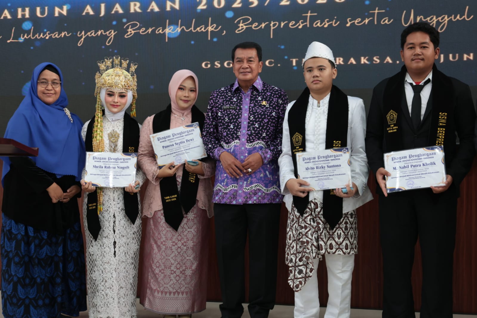 Bupati Maesyal Rasyid bersama siswa berprestasi SMK Satya Muda Gemilang 2026