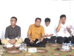 Bupati Tangerang Moch Maesyal Rasyid ngariung duduk lesehan bersama OPD dan komunitas nelayan di TPI Tanjung Pasir Teluknaga
