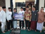 Bupati Maesyal Serahkan Bantuan Rp20 Juta Masjid Nurul Huda Bupati Tangerang Moch Maesyal Rasyid menyerahkan bantuan Rp20 juta kepada pengurus Masjid Jami Nurul Huda Kiara Patung Pakuhaji