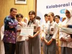 penyerahan sertifikat beasiswa tangerang gemilang maesyal rasyid 2026 [image_id: 0]