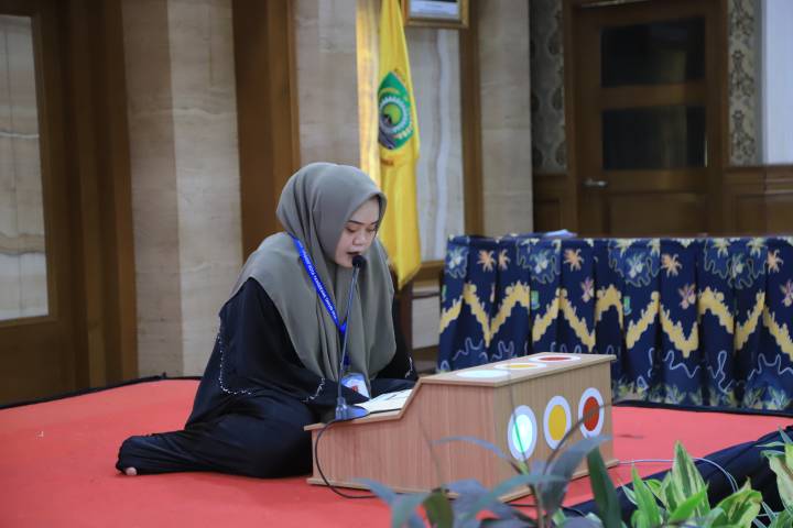 Peserta MTQ Kota Tangerang tampil melantunkan ayat suci Al-Qur'an