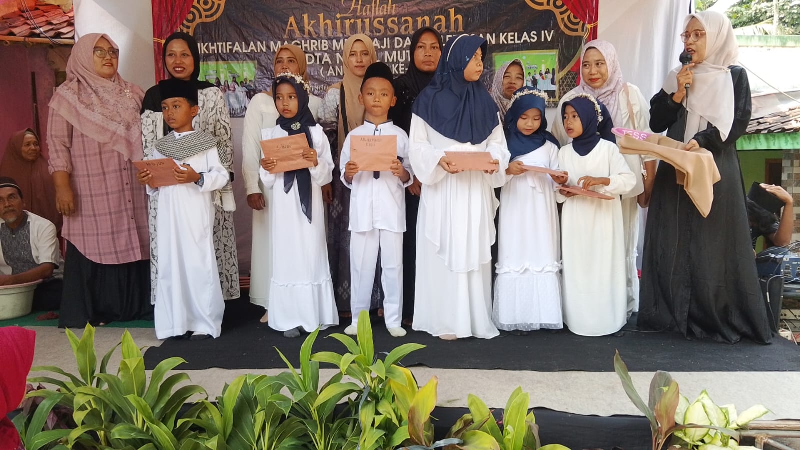 mdta akhirussanah maja haflah akhirussanah wisuda santri kelas 4 lebak 2026 [image_id: 0]