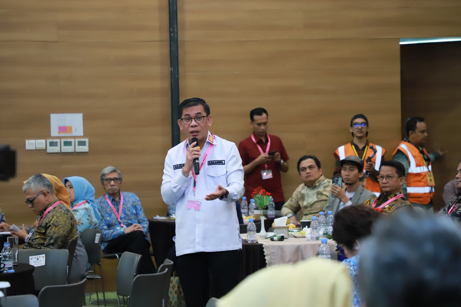  Kepala Kanwil BPN Banten Harison Mocodompis menjelaskan soal penetapan LP2B dan data HGB di hadapan para CEO