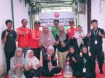 Duta Pemuda DKI Jakarta bersama tim mahasiswa ITB Bina Sarana Global dan kader PKK RW 02 Pondok Bambu usai Eco-Preunership Lab