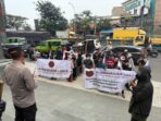 Massa ALMAMATER LIMA Demo di Depan Tangcity Mall Tuntut Save Taman Potret Demo ALMAMATER LIMA Tangcity Mall RTH Taman Potret Kota Tangerang
