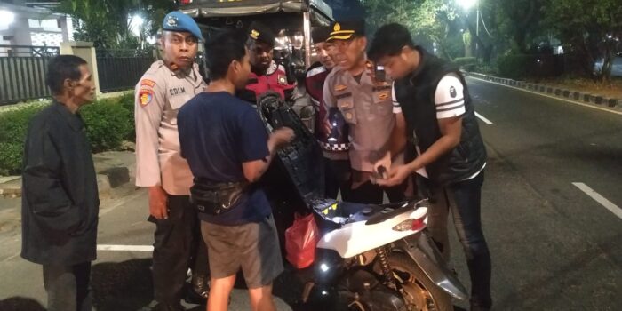 Operasi stasioner Polsek Tangerang periksa kendaraan di Jl TMP Taruna`