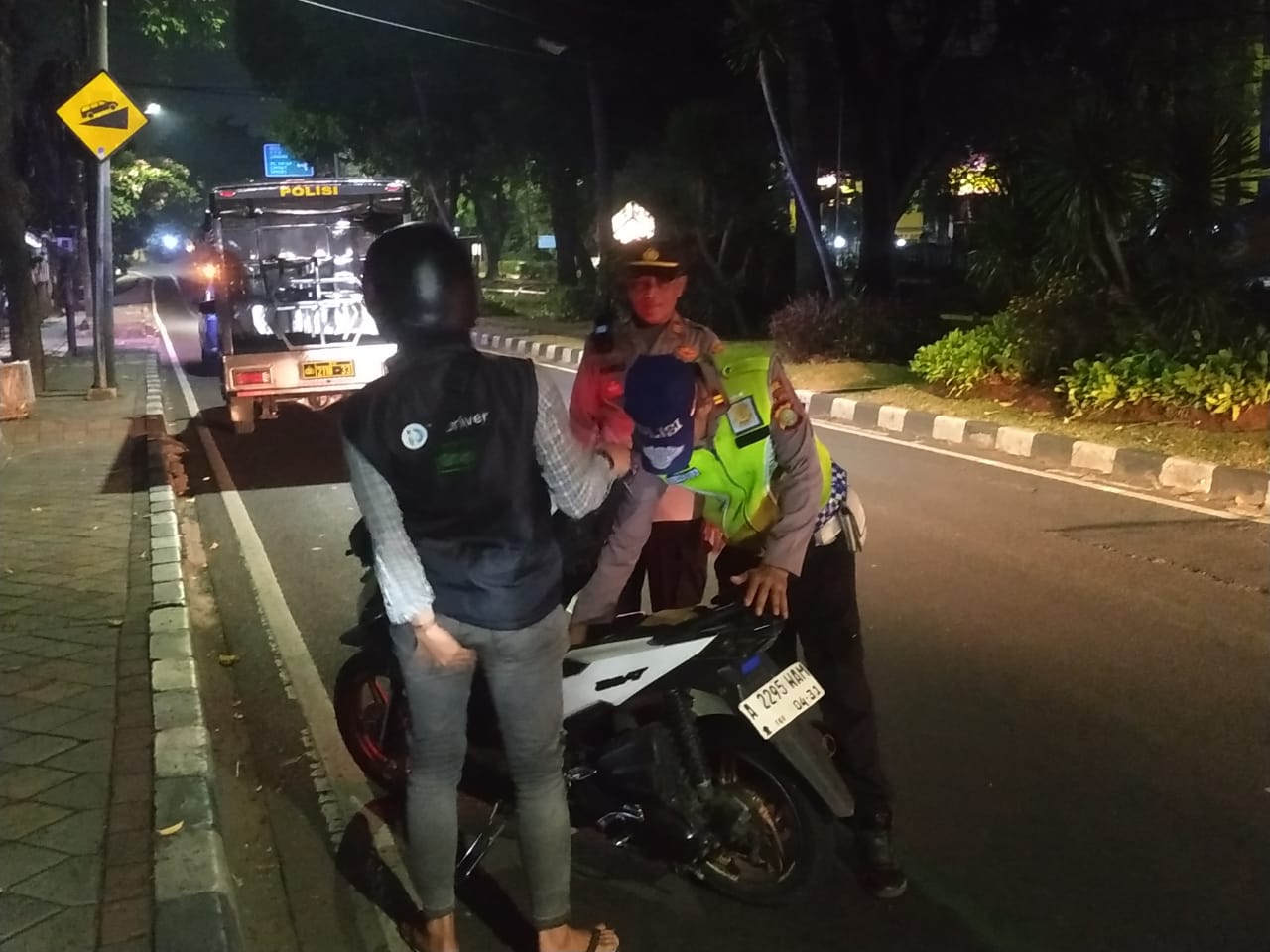 Razia stasioner Polsek Tangerang di Jl TMP Taruna cegah kejahatan jalanan