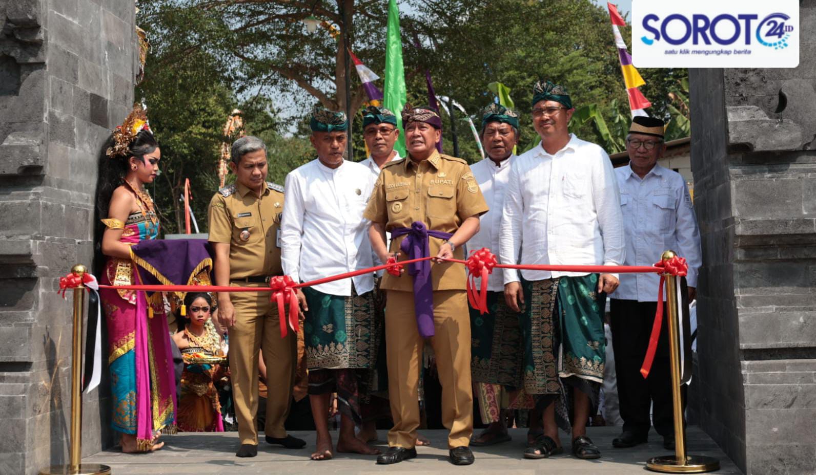 Bupati Tangerang gunting pita peresmian Pura Parahyangan Agung