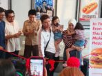 Kembali Buka Gerai di Kawasan BSD Tangerang Selatan Aldy’s Hotdog Kolaborasi dengan Beantown Coffee Kembangkan Konsep Kuliner Terpadu