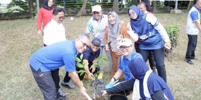 sachrudin tanam pohon kampung berkelir fescis 2026