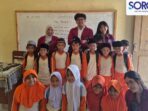 Jadi Guru Sehari, Mahasiswa KKM UNIBA Ajak Anak SD Al Anam Serang Dhuha dan Baca Qur’an