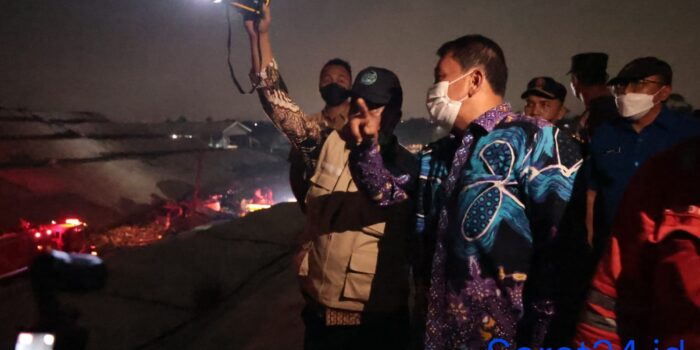 Bupati Maesyal Pimpin Langsung Penanganan Darurat Kebakaran TPA Jatiwaringin dan Evakuasi Warga