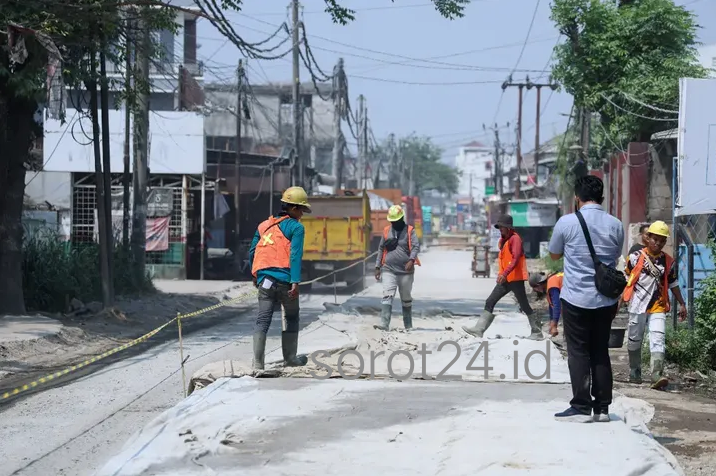 andra-soni-tinjau-rekonstruksi-jalan-teluknaga-dadap-rp6-miliar