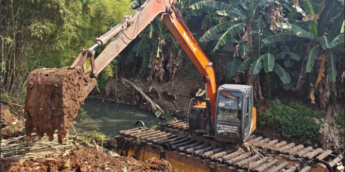 MITIGASI BANJIR: PEMKOT TANGERANG NORMALISASI KALI SERUA DI CILEDUG
