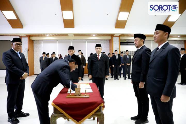 Suasana pelantikan 102 pejabat di lingkungan Pemkot Tangerang yang dipimpin Wali Kota Sachrudin