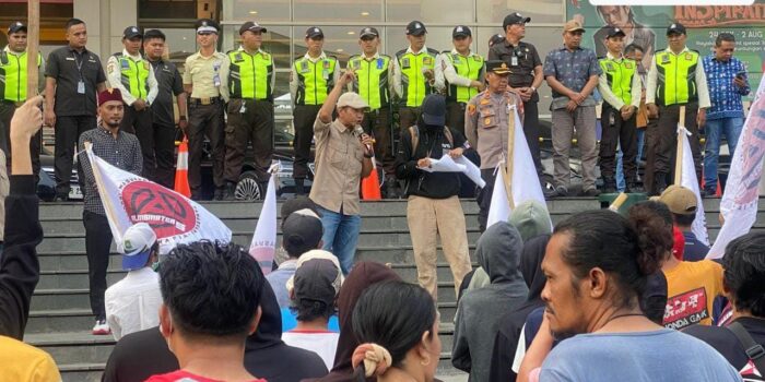 aksi demo almamater lima di tangcity tuntut kembalikan rth taman potret