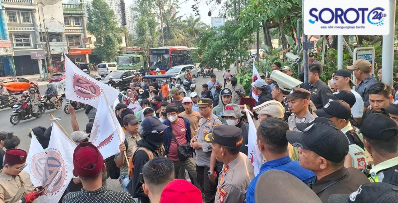 pengamanan polisi aksi demo almamater lima tangcity