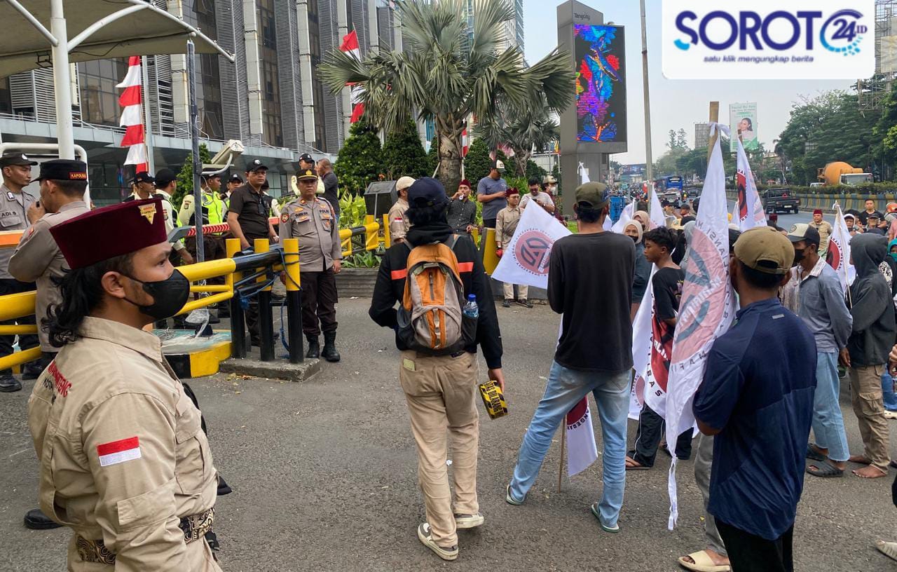 aksi demo almamater lima di tangcity tuntut kembalikan rth taman potret