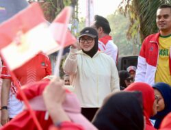 Lepas Peserta Jalan Sehat Wabup Intan Ajak Masyarakat Kecamatan Kelapa Dua Perkuat Gotong Royong dan Kebersamaan