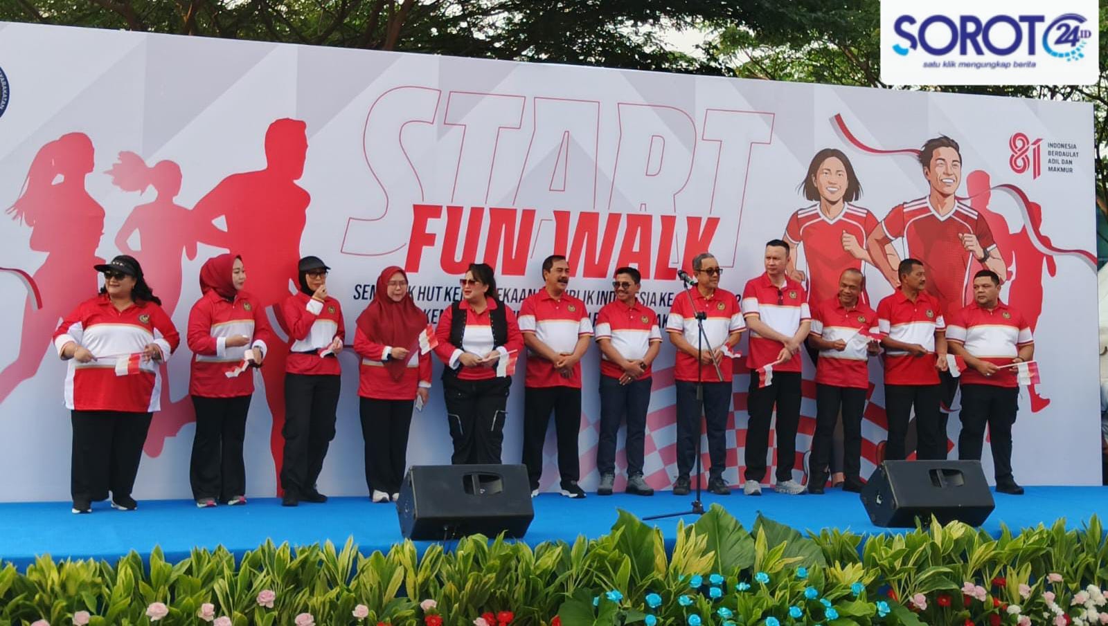 Pejabat Imipas panggung Fun Walk HUT RI Tangerang