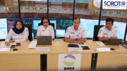 Kepala BMKG Prof Teuku Faisal Fathani bersama jajaran saat konferensi pers terkait gempa bumi di Flores NTT`