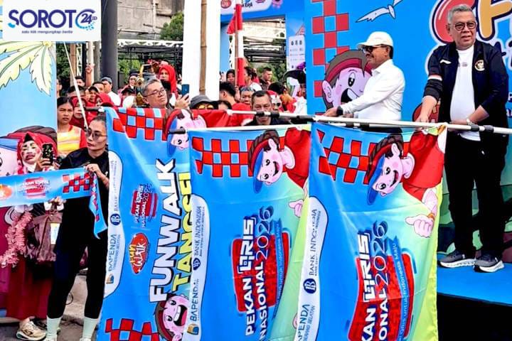 Wali Kota Tangerang Sachrudin dan Wali Kota Tangsel Benjamin Davnie foto bersama saat peresmian CFD Graha Raya`
