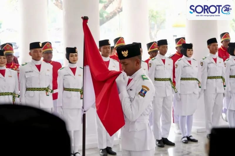 Bupati Serang Ratu Rachmatuzakiyah mengukuhkan 55 anggota Paskibraka Kabupaten Serang tahun 2026 di Pendopo Bupati