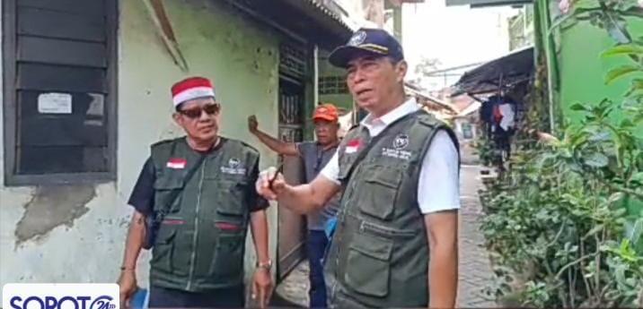Ketua RW 02 Babakan dan pengurus melakukan monitoring kebersihan di wilayah RW 02 Babakan