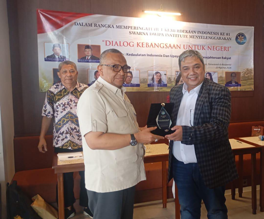 Wamenaker Afriansyah Noor Terima Award Tokoh Muda Peduli Buruh dari SDI