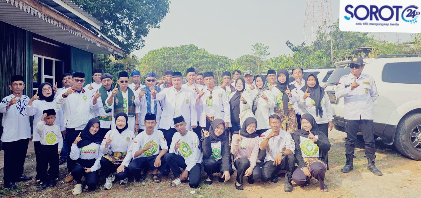 Massa TTKKDH DPW Banten Gelar Foto Bersama di Cikande