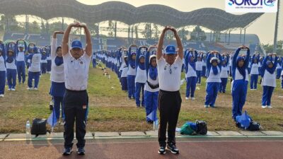 Kapolsek Tangerang dan Danramil Ciledug berdiri di garis depan saat acara HUT ke 2 El Tekers di Stadion Benteng Reborn