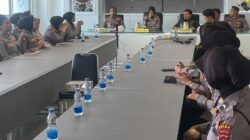 Peserta Polri Belajar duduk di aula Biro SDM Polda Sumbar