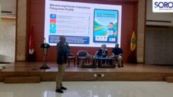 Narasumber memaparkan materi AI di depan peserta pelatihan KIM