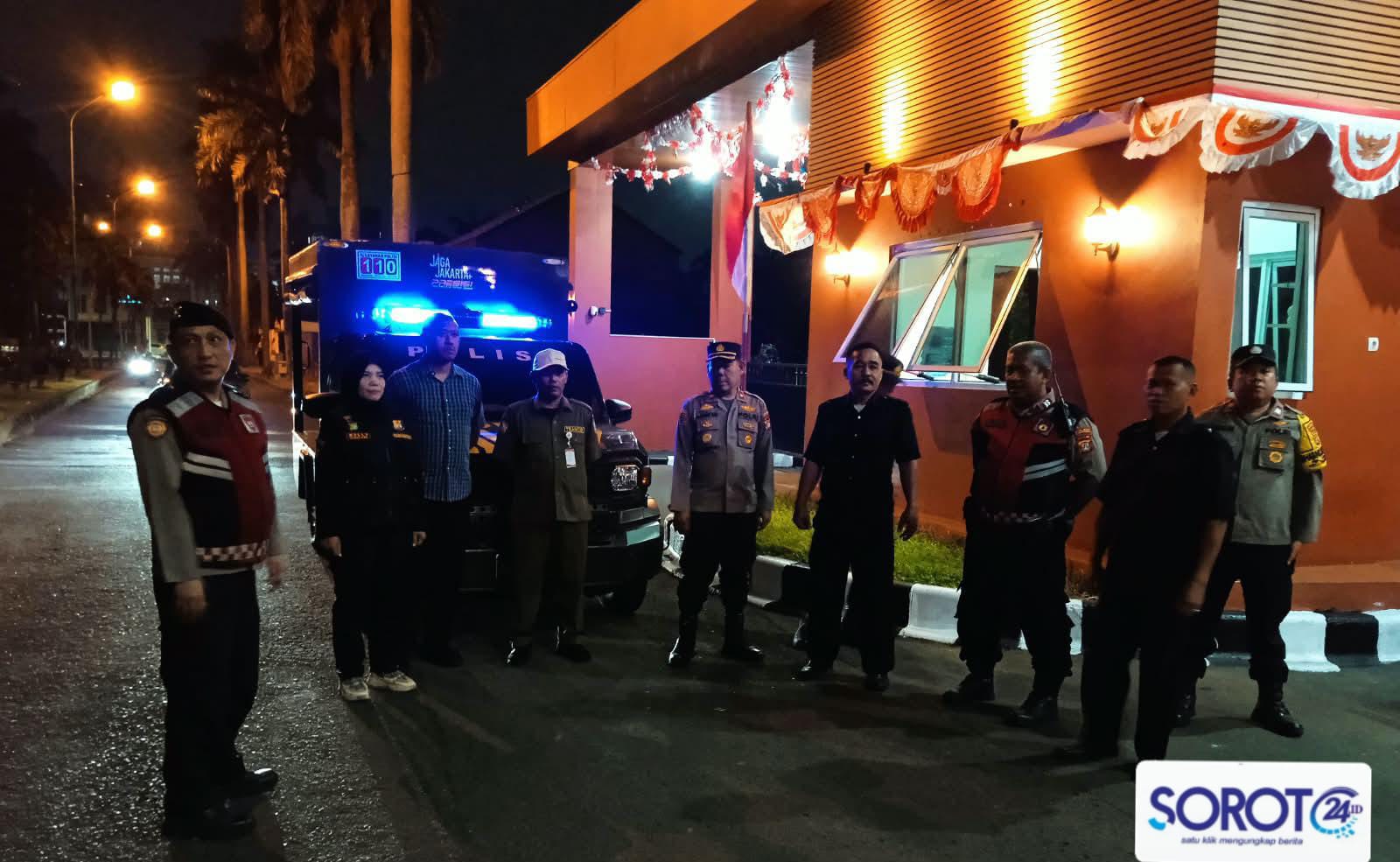 Sasar titik rawan. Patroli Polsek Tangerang di Taman Elektrik, Kel. Sukaasih untuk cegah balap liar dan tawuran. 