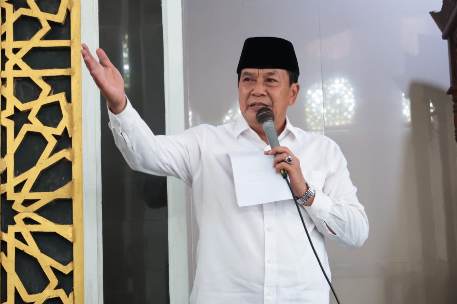 Bupati Tangerang Maesyal Rasyid saat Jumling di Masjid Nurul Falah Jayanti tegaskan pemerintah tak bisa jalan sendiri