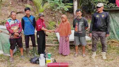 Nenek Icih penerima bantuan bedah rumah