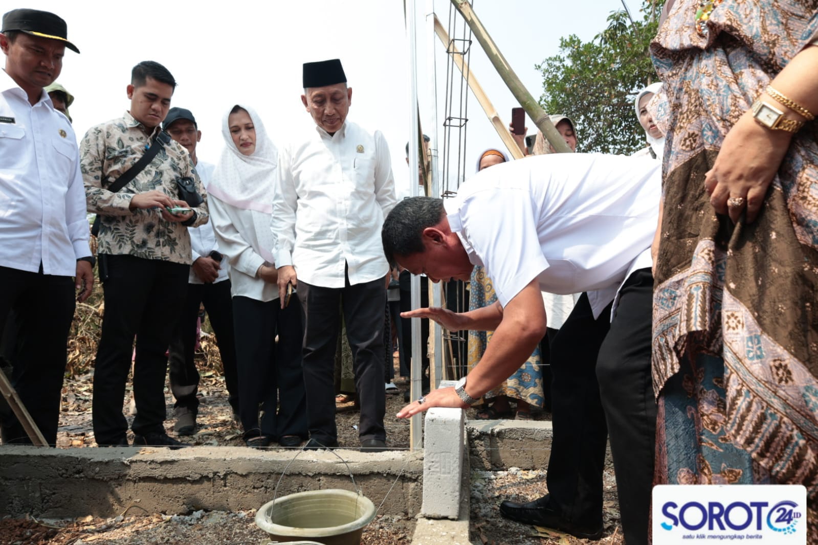 Peletakan batu pertama bedah rumah Sindang Jaya