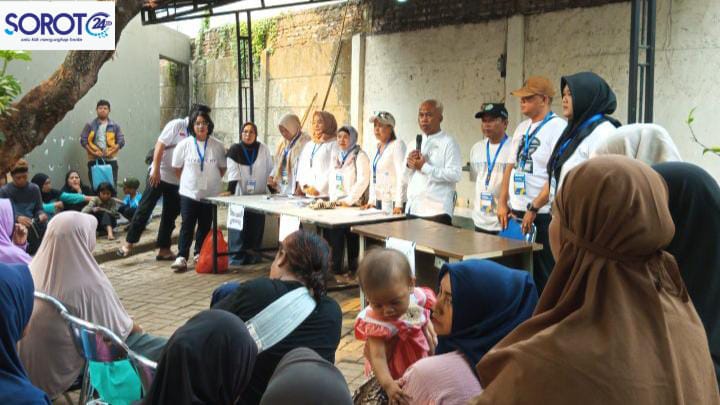 Suasana antrean bansos beras Kelurahan Babakan dipantau Lurah Teguh