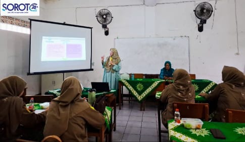 Ketua Tim UHAMKA Dr Novi Andayani Sampaikan Materi Toxic Relationship Keluarga Fatherless di MI Muhammadiyah 01 Ciputat