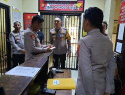 Hari Pertama Jalankan Tugas Kapolres Serang Awali Kegiatan Mengecek Kondisi Ruang Tahanan 